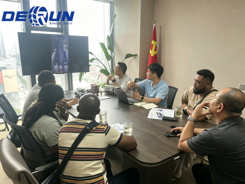 Faigheann Derun Auto Ghana Mór-Ordú: 25 Aonad de Thrucail Dumpála TX 6x4 Faigheann Derun Auto Ghana Mór-Ordú: 25 Aonad de Thrucail Dumpála TX 6x4